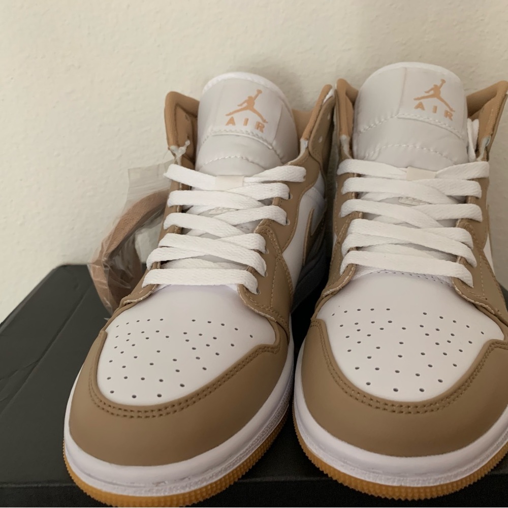 Woman’s Air Jordan 1 Mid
